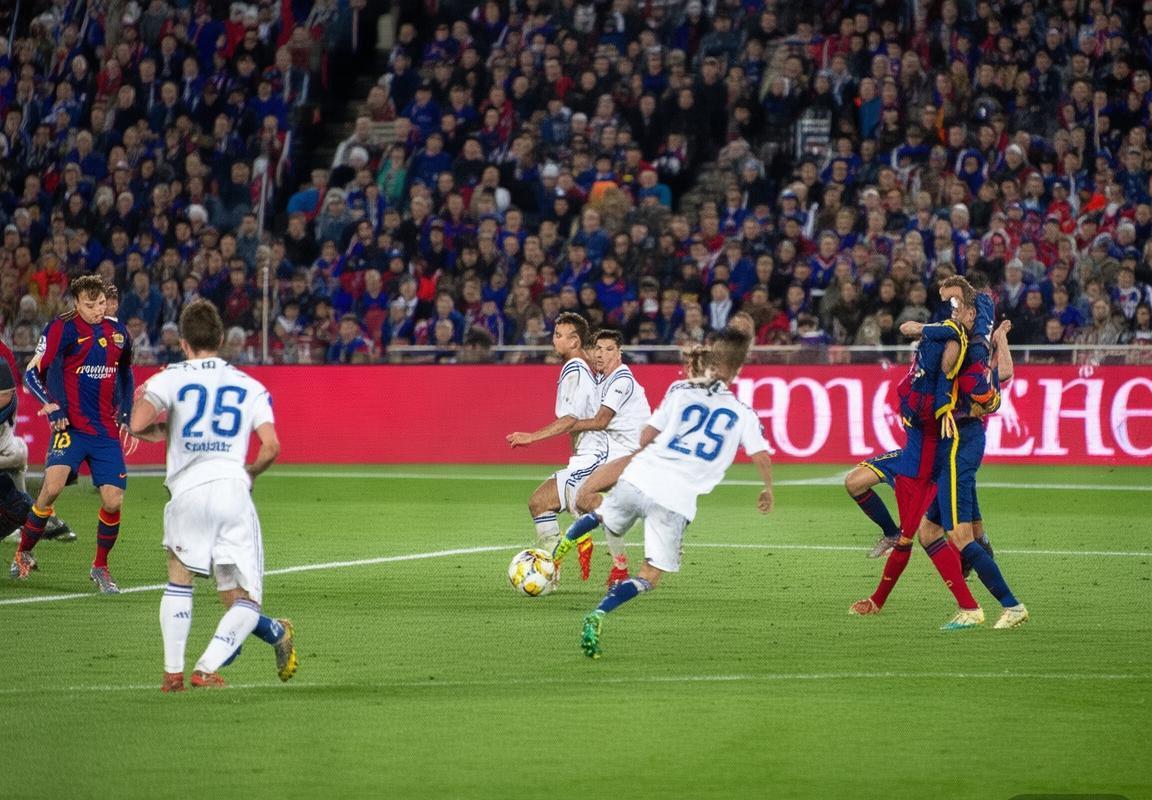 巴萨VS里昂赛后深度解析：战术对决与梅西洛佩斯亮点回顾